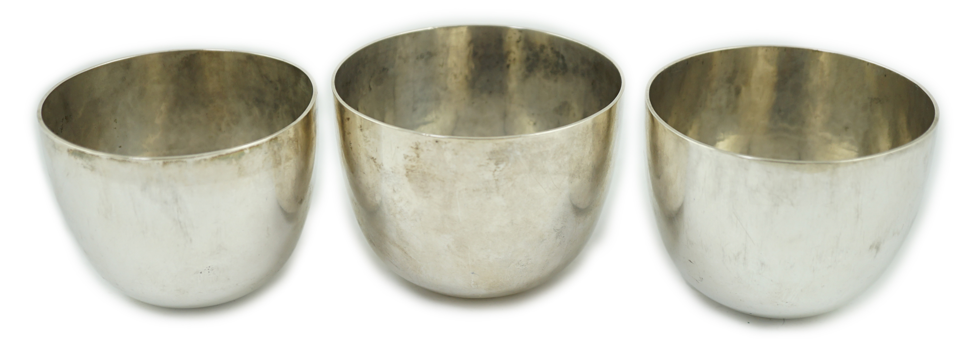 A graduated set of three Victorian silver tumbler cups, by George Gilliam?